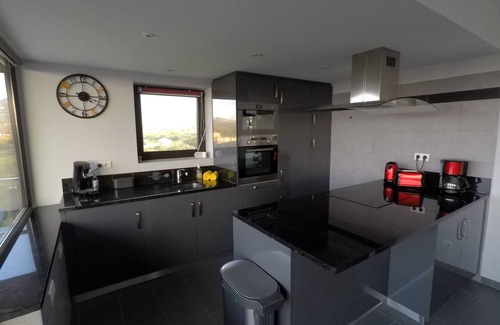 Aregno Apartamento | NUEVO: Apartamento nuevo con vista al mar inexpugnable.