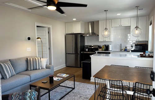 Wilmington Historic District Apartamento | New pet-friendly 1BR/1BA Historic District carriage house 4 blocks to riverwalk