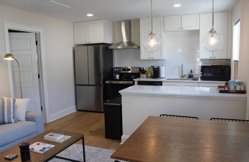 Wilmington Historic District Apartamento | New pet-friendly 1BR/1BA Historic District carriage house 4 blocks to riverwalk