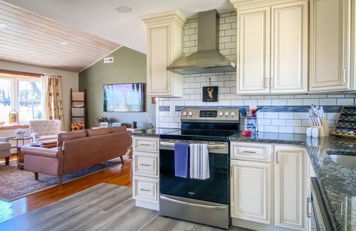Blooming Glen Casa | New! Pet-friendly Bucks County home, huge backyard