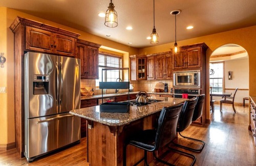 Colorado Springs Casa | NEW! Pikes Peak View with Pool Table & Movie Room