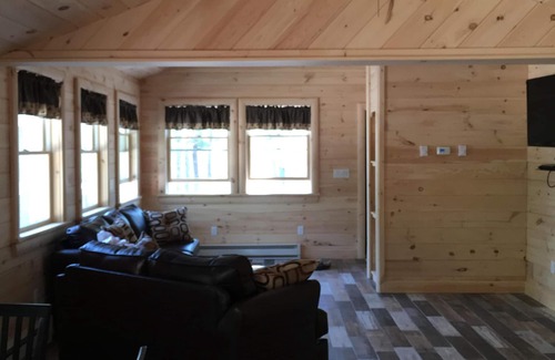 Chocorua Cabina | Nueva cabaña de pino en las montañas blancas a pie de lago blanco nuevo