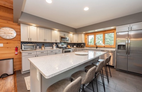 North Glade Hills Casa | New! Playin' Hooky: Lakefront, Hot Tub!