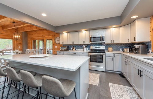North Glade Hills Casa | New! Playin' Hooky: Lakefront, Hot Tub!