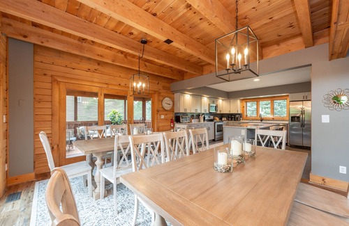 North Glade Hills Casa | New! Playin' Hooky: Lakefront, Hot Tub!