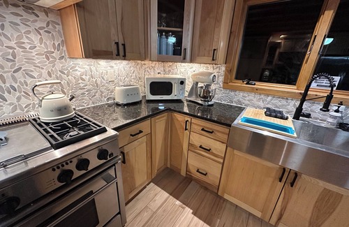 Montague Cabina | NEW PLUNGE POOL! Stylish 3-bedrm Cabin Adult Retreat Next To Delaware Water Gap