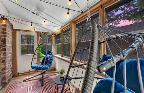 Pocono Pines Chalet De Esquí | New Pocono Getaway:3-Tier Theater, Hot Tub, Fire pit, Pool Table.Near Lake Naomi
