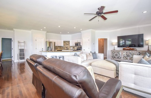 Dadeville Casa | New! Point Of View at Lake Martin w/400+ ft of waterfront and sleeps 10!