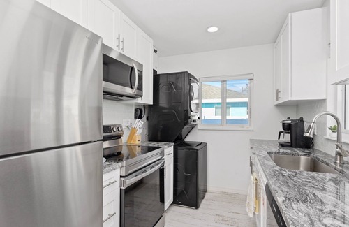 Mid Island Casa | 🌴New Pool-Close to Beach-Modern Furnishings-2BR Coconut Villa B🥥
