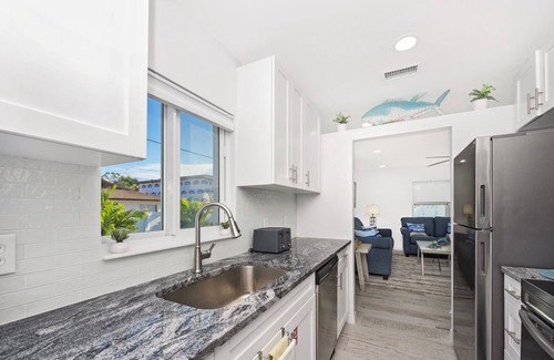 Mid Island Casa | 🌴New Pool-Close to Beach-Modern Furnishings-2BR Coconut Villa B🥥