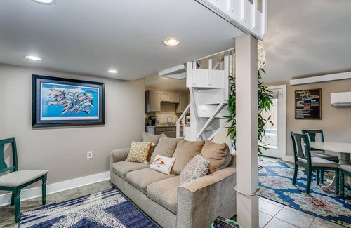 South Pensacola Apartamento | New Pool! - North Hill Private Studio Guest House w/ Loft Queen Bed - New Pool! WiFi & Cable TV