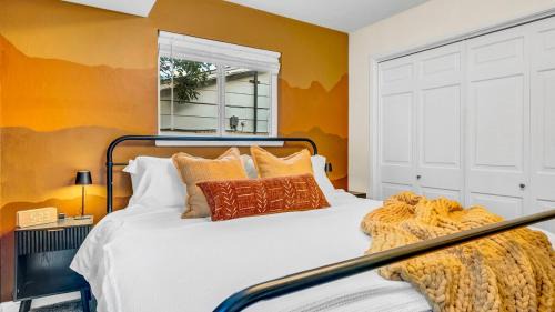 Arlington Casa | NEW Pool Patio Walk to ATT Hollywood Vanity