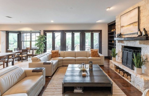 Hudson Bend Casa | *NEW* - Pool | Sleeps 16 - WalkerVR Walking on Sunshine!