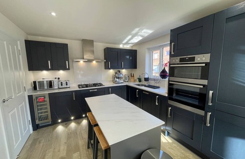 Arbury Casa | New prestigious 5 bed house near science park
