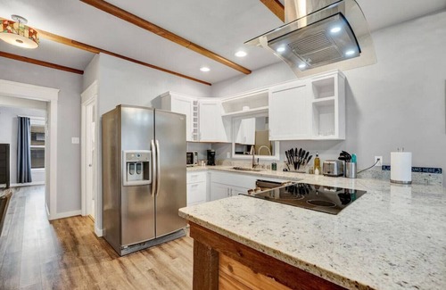 New Tacoma Apartamento | New! Prime DT Modern - Extended stay Equipped!