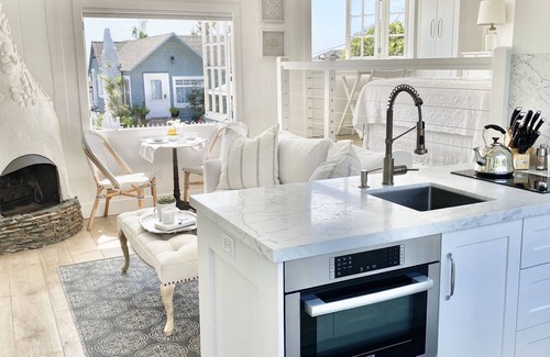 Laguna Beach Apartamento | ¡Nuevo! Ubicación privilegiada de Laguna Village, vista al mar, estudio moderno de cabaña costera