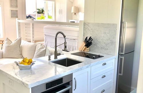 Laguna Beach Apartamento | ¡Nuevo! Ubicación privilegiada de Laguna Village, vista al mar, estudio moderno de cabaña costera