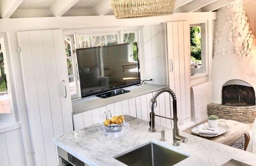 Laguna Beach Apartamento | ¡Nuevo! Ubicación privilegiada de Laguna Village, vista al mar, estudio moderno de cabaña costera