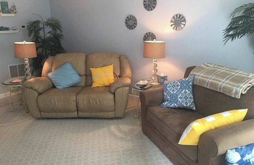 Crescent Beach Condominio | NEW! Private 2BR | Large Kitchen | Close to Ocean!