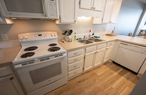 Crescent Beach Condominio | New, Private, Crescent Sands, Direct Oceanfront!