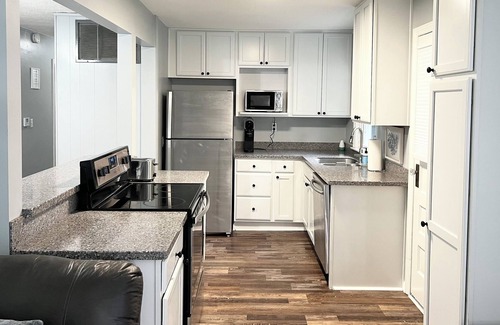 Geneva Casa | New! Private home in Geneva! Close to everything!