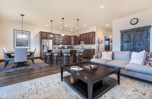 Creston Casa | New! Private Hot Tub, Stunning Views, Family-Friendly Home
