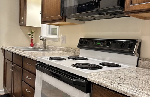 Twin Falls County Casa | NEW Private House B with Carports + EV Charger L2