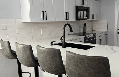 Cactus View Casa | NEW! Private Modern Home Near Sky Harbor Airport! AFFORDABLE!