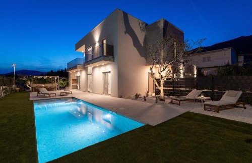 Kastela Villa | NEW Private Pool Villa Veluri