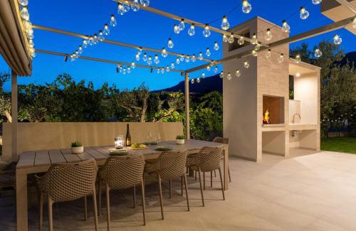 Kastela Villa | NEW Private Pool Villa Veluri