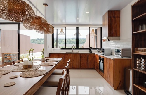 Aguas termales de Arenal Villa | Brand new private villa, spectacular views, pool, jacuzzi, sun deck, BBQ, WiFi