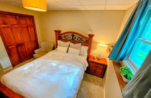 Columbia Casa | NEW Private Wood Views, Family & Dog Friendly, 5 Mins to Stadium, Home Gym