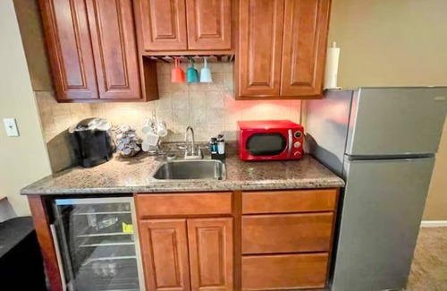 Columbia Casa | NEW Private Wood Views, Family & Dog Friendly, 5 Mins to Stadium, Home Gym
