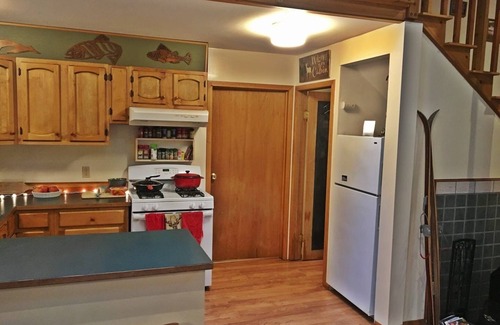 Chiniak Casa | NEW Private wooded hideaway w/ spacious deck & hot tub, steps to beach & fishing