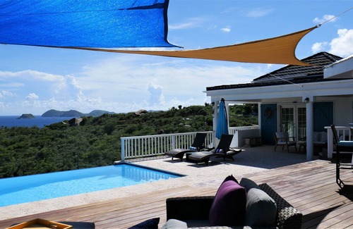 Spanish Town Apartamento | *New Property* Affordable 2 Bed/1 Bath Flat with POOL