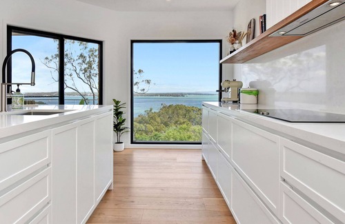 Wangi Wangi Casa | New Property Lake Breeze Point with Scenic Water Views at Wangi Wangi