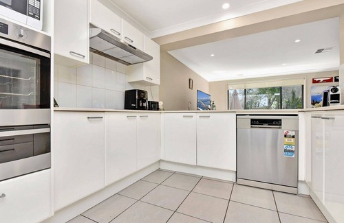 Nords Wharf Casa | New Property Waterfront Heaven at Nords Wharf only 5 mins to Beach ! Hidden Horizon