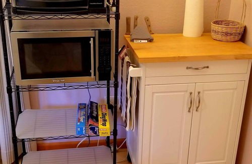 Ladera Apartamento | New! Quiet Studio. Private Entrance. Parking. WiFi. Laundry. Near Stanford.