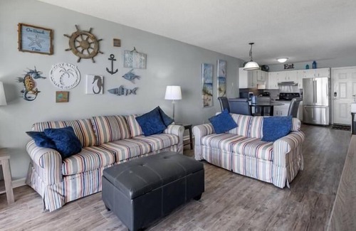 Golden Mile Condominio | NEW Raintree Villas - Oceanfront view, one block from beach, Wifi included
