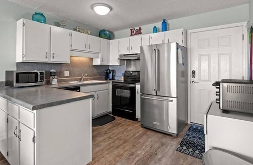 Golden Mile Condominio | NEW Raintree Villas - Oceanfront view, one block from beach, Wifi included