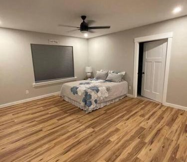 Bangor Casa | New ranch on RIVER with spectacular views