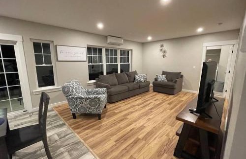 Bangor Casa | New ranch on RIVER with spectacular views