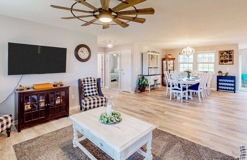 Dundee Casa | New ranch-style in the heart of Finger Lakes/Wine Country with porch & firepit