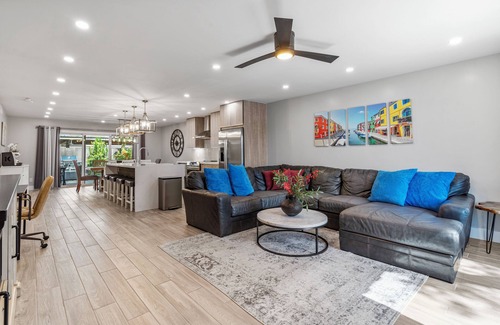 Scottsdale Country Acres Casa | New Rare Lake Front Central Old Town Scottsdale Townhome