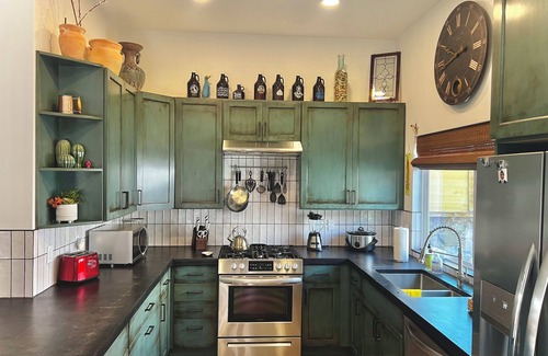 Mesilla Park Casa | New Refurb, fully stocked kitchen, private fenced yard and tile throughout.