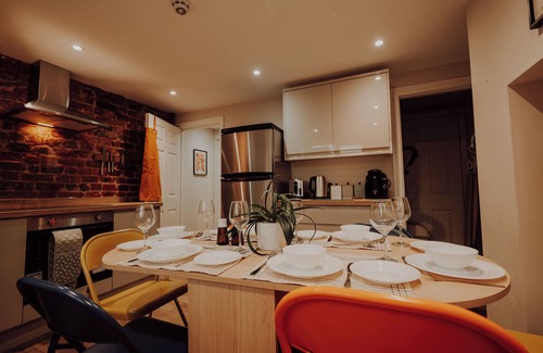 Retford Casa | New Refurbed. Home from Home. near Train station for Families and Contractors