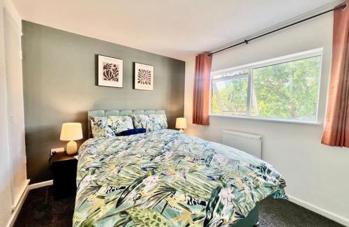 Basildon Casa | New! Refurbished 4 Bedroom House in the Heart of Basildon I Weekly or Monthly Stay Offer I Free Parking I Sleeps 7