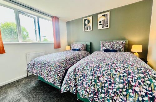 Basildon Casa | New! Refurbished 4 Bedroom House in the Heart of Basildon I Weekly or Monthly Stay Offer I Free Parking I Sleeps 7