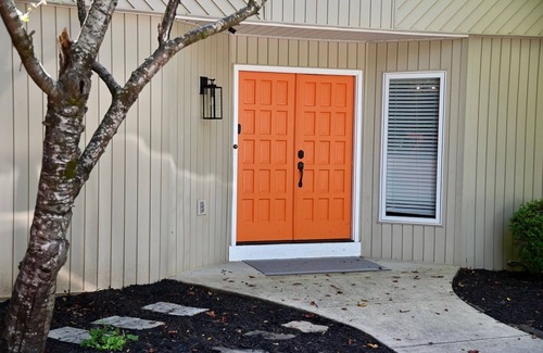 Seneca Casa | NEW! Relax minutes from Clemson University at The Orange Door Lake Hartwell Home