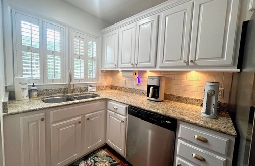 Tarpon Pond Cabaña | New. Relaxing Refined Beach Aesthetic Cottage